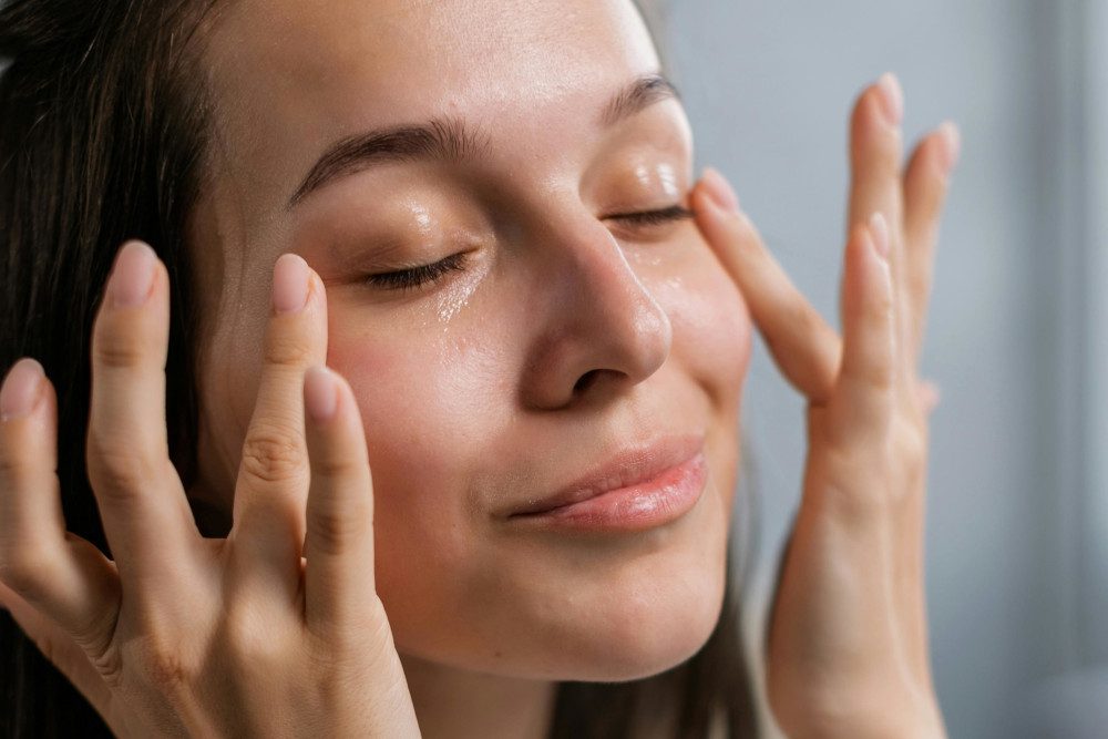 woman applying moisturizer
